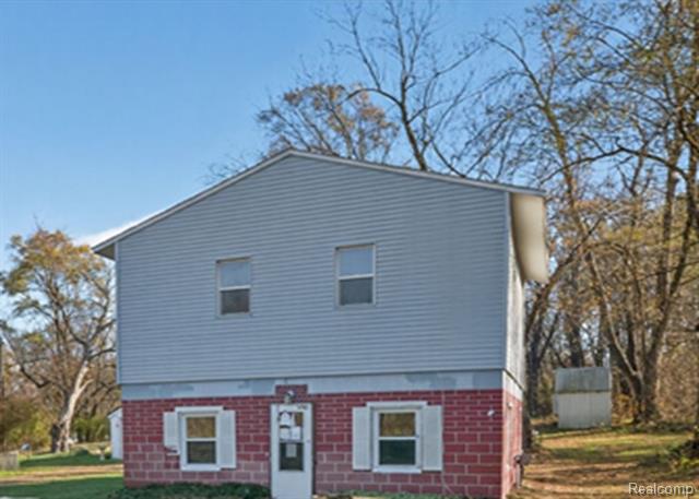 front view picture of 1702 N M- 43 Highway, Hastings, MI. 49058