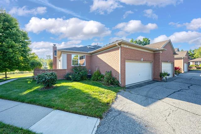 front view picture of 30596 Sabrina Court, New Baltimore, MI. 48051