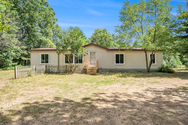 front view picture of 11842 S Warner Avenue, Grant, MI. 49327