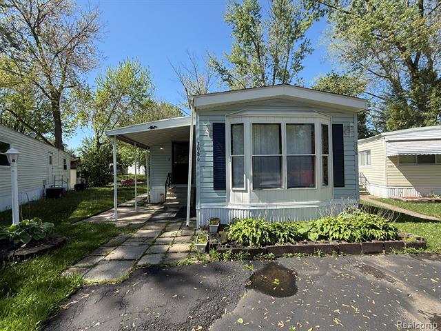 front view picture of 3086 Hillanlake #126 Drive, Brooklyn, MI. 49230
