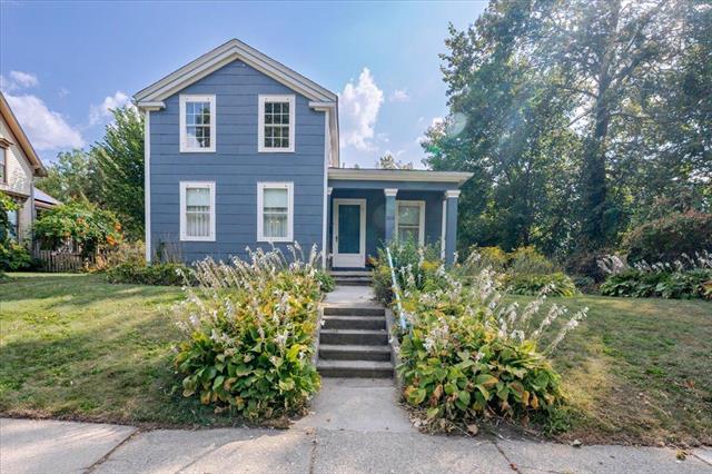 front view picture of 306 E Cross Street, Ypsilanti, MI. 48198