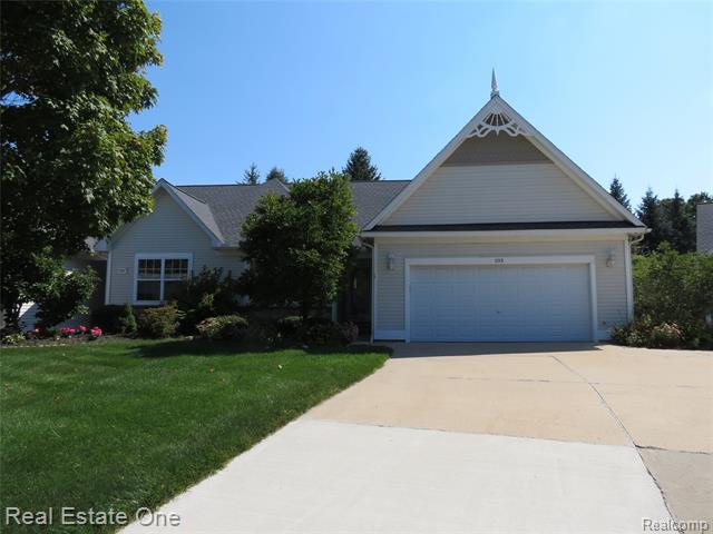 front view picture of 103 Victoria Park Drive, Howell, MI. 48843