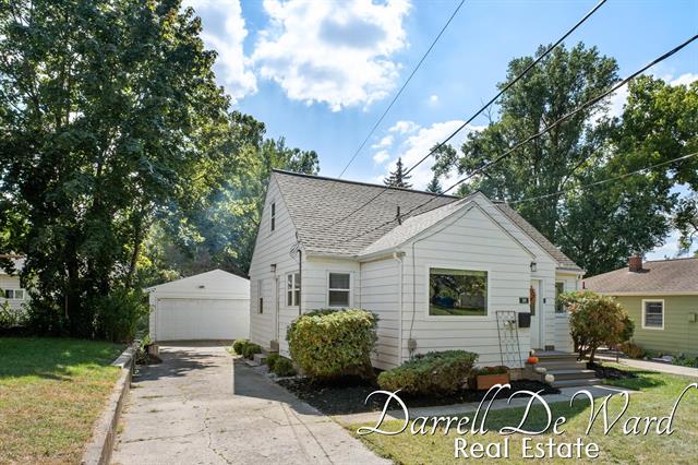 front view picture of 1610 6Th Street Nw, Grand Rapids, MI. 49504