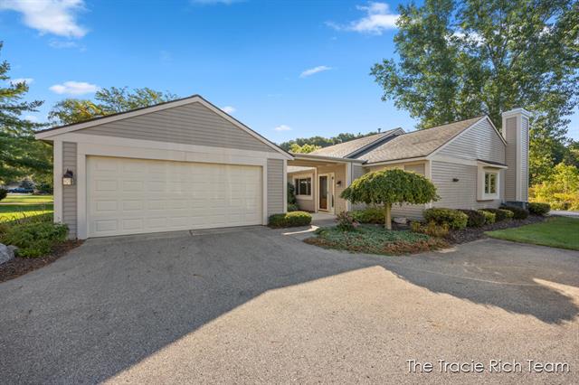 front view picture of 4286 Millpond Drive Ne, Rockford, MI. 49341