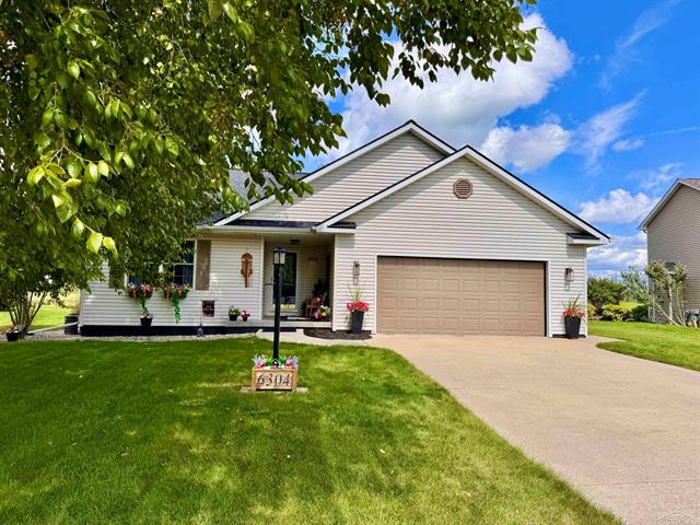 front view picture of 6304 Rockingham Place, Saginaw, MI. 48603