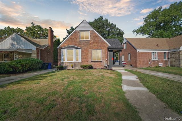 front view picture of 18039 Pinehurst Street, Detroit, MI. 48221