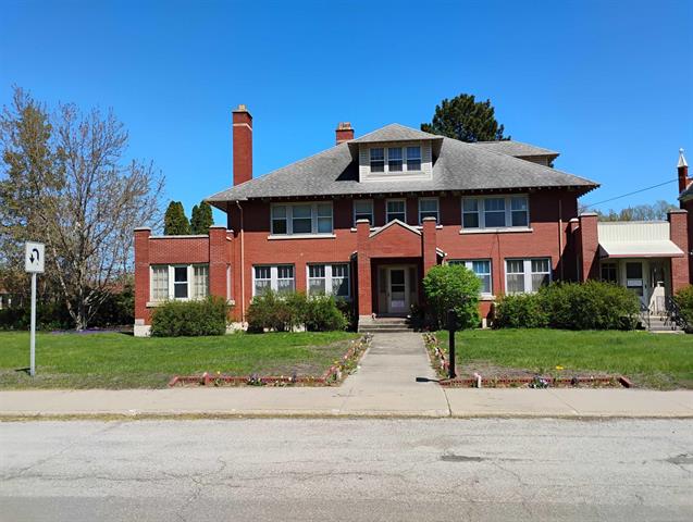 front view picture of 1106 State Street, Bay City, MI. 48706