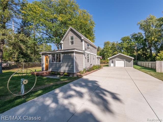 front view picture of 9156 Elizabeth Street, Whitmore Lake, MI. 48189
