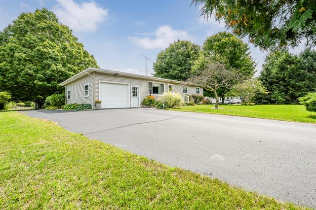 front view picture of 1155 S Bainbridge Center Road, Benton Harbor, MI. 49022