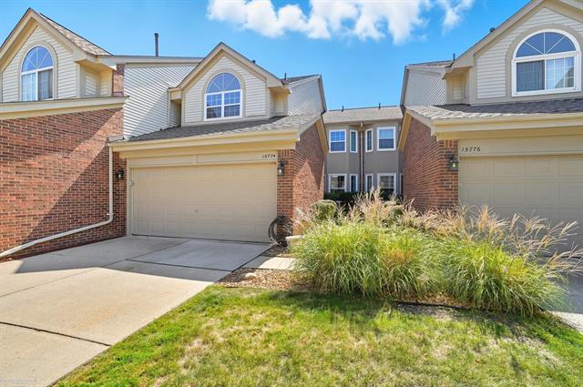 front view picture of 15774 Golfview Boulevard, Riverview, MI. 48193