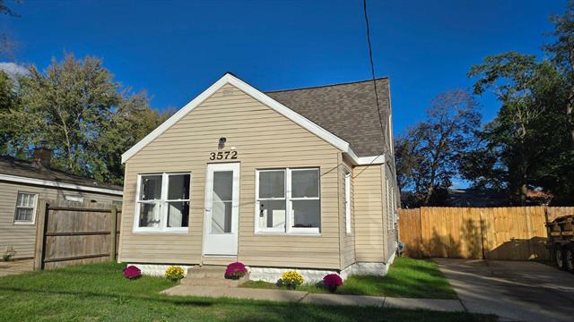 front view picture of 3572 Flamingo Avenue Sw, Wyoming, MI. 49509