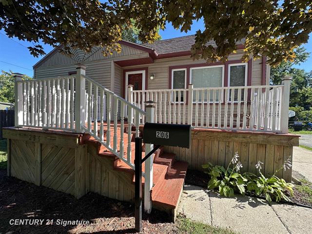 front view picture of 206 Campbell Street, Bay City, MI. 48708