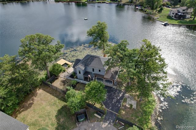 front view picture of 800 Kimberly, Lake Orion, MI. 48362