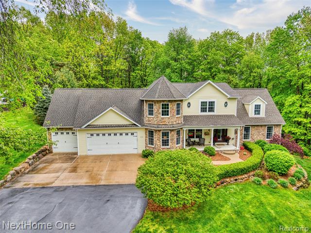 front view picture of 17351 Timber Crk, Holly, MI. 48442