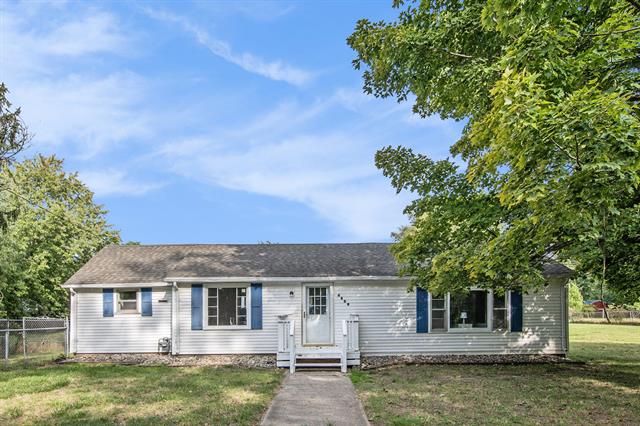 front view picture of 4809 Ballard Road, Lansing, MI. 48911