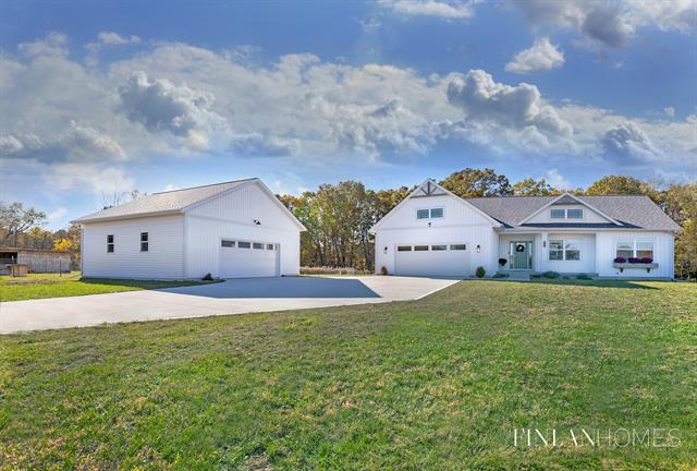 front view picture of 2845 Montcalm Avenue Se, Lowell, MI. 49331