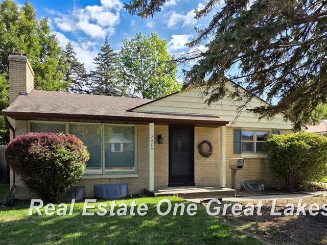 front view picture of 3026 Adams Avenue, Saginaw, MI. 48602
