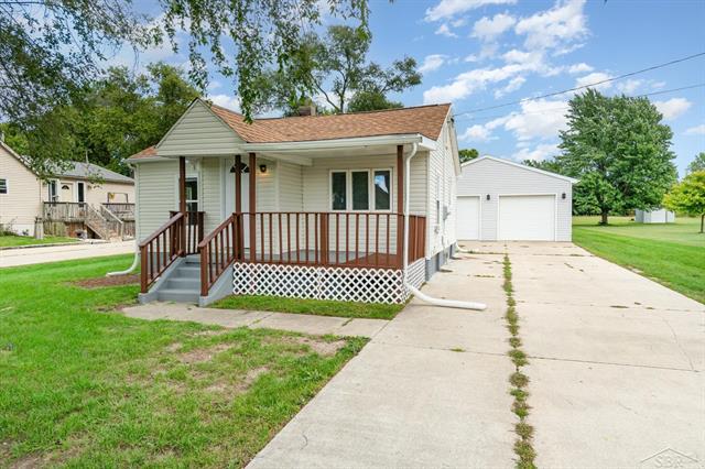 front view picture of 143 Tierney Road, Bay City, MI. 48708
