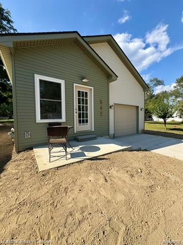 front view picture of 542 Springle Drive, Waterford, MI. 48327