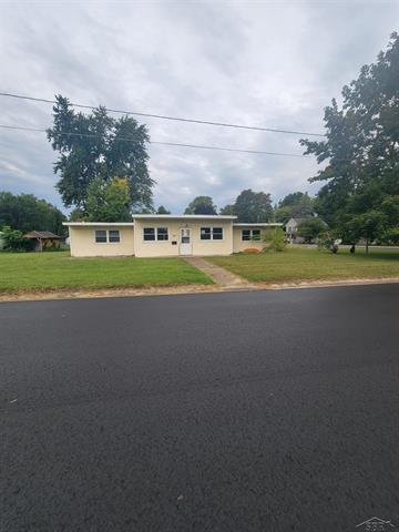 front view picture of 335 N Clinton Street, Saint Louis, MI. 48880