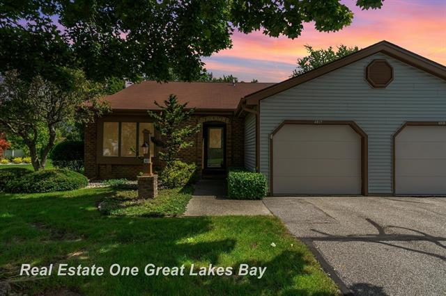 front view picture of 4817 Appletree Lane, Bay City, MI. 48706