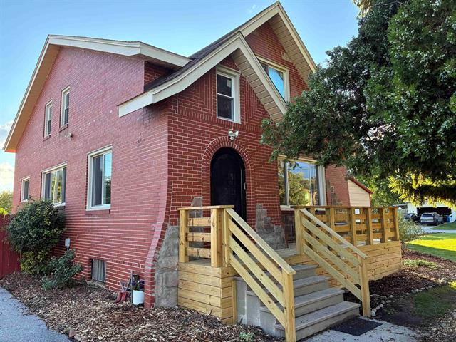 front view picture of 100 N Tuscola Road, Bay City, MI. 48708