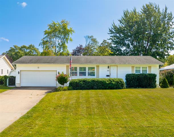 front view picture of 1661 Woodside Road, Muskegon, MI. 49441