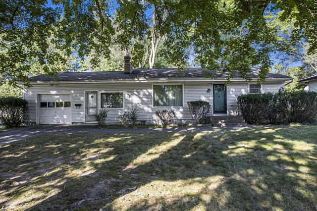 front view picture of 415 East Drive, Marshall, MI. 49068