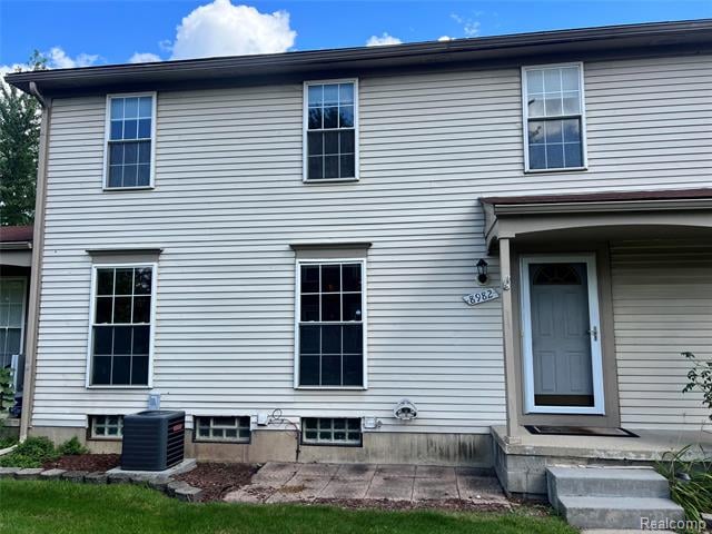 front view picture of 8982 Shawn Drive, Sterling Heights, MI. 48312