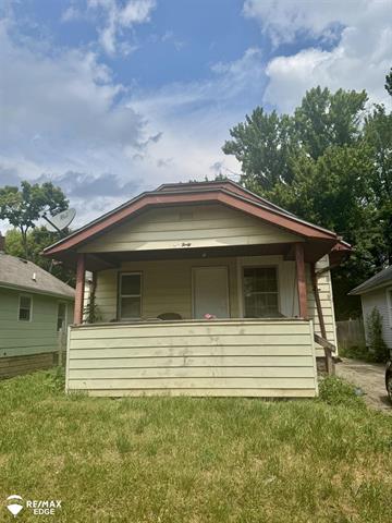 front view picture of 842 Ossington Avenue, Flint, MI. 48507