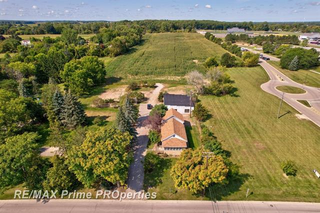 front view picture of 17 N Hooper Street, Caro, MI. 48723