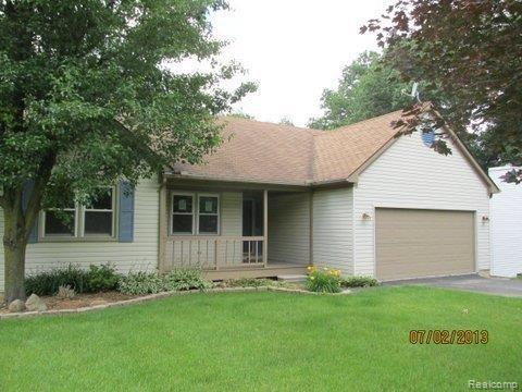 front view picture of 736 Pine Tree Rd, Lake Orion, MI. 48362