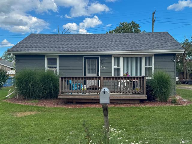 front view picture of 925 Bacon Street, Monroe, MI. 48161