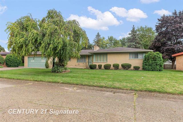 front view picture of 38 Elmview Court, Saginaw, MI. 48602
