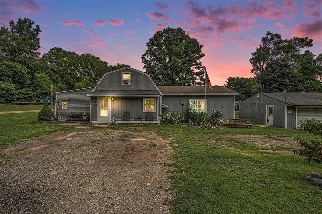 front view picture of 556 Price Street, Ionia, MI. 48846