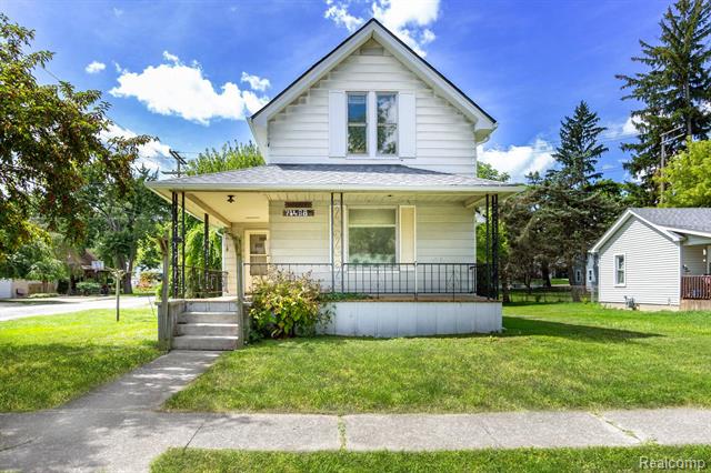 front view picture of 714 S 8Th Street, Saint Clair, MI. 48079