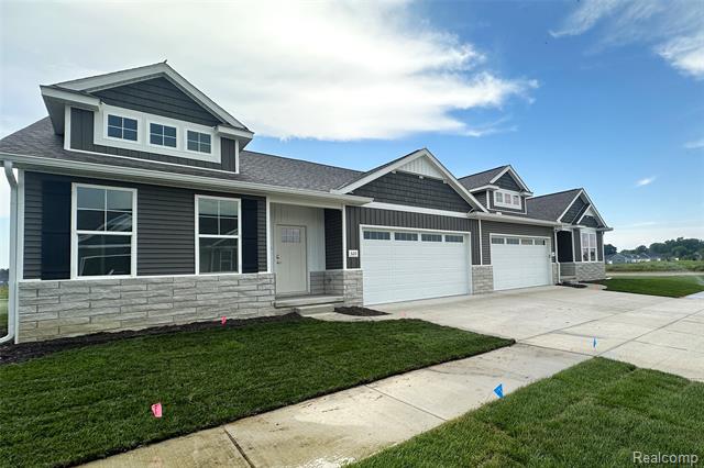 front view picture of 325 Mcdowell Dr, Howell, MI. 48843