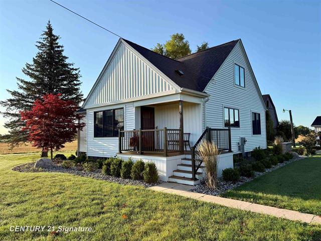 front view picture of 2054 Kloha Road, Bay City, MI. 48706