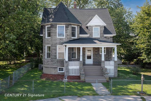 front view picture of 300 S Columbian Street, Bay City, MI. 48706