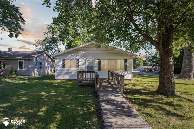 front view picture of 1107 Corydon Drive, Mount Morris, MI. 48458