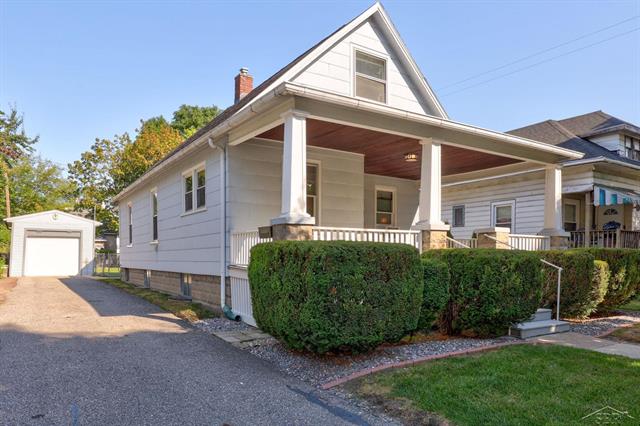 front view picture of 2206 N Bond Street, Saginaw, MI. 48602