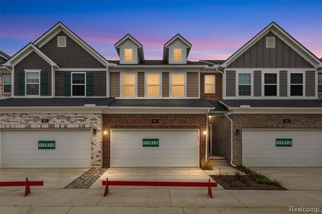 front view picture of 807 Balmoral Ln, Troy, MI. 48085