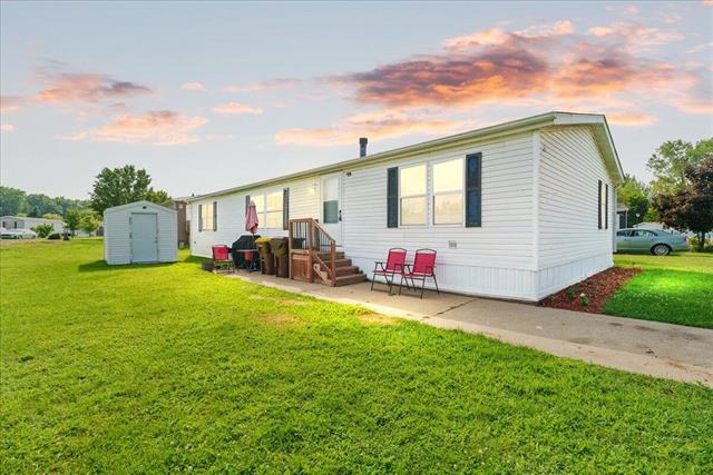 front view picture of 944 Tyler Drive, Eaton Rapids, MI. 48827