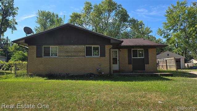 front view picture of 3109 Risdale Avenue, Lansing, MI. 48911