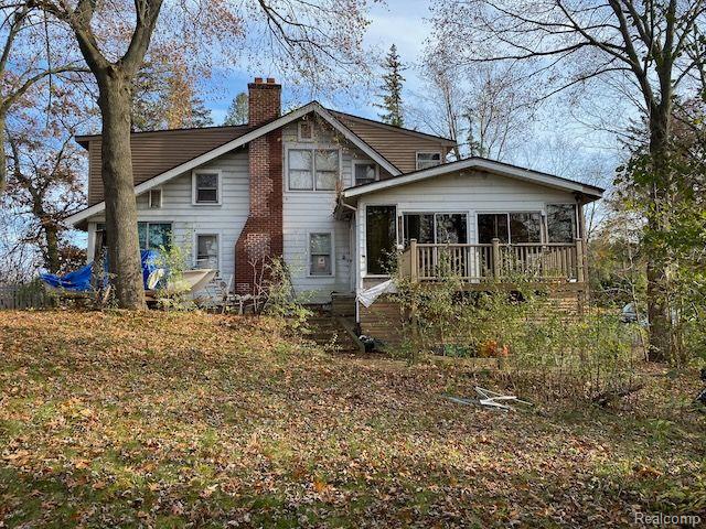 front view picture of 1614 Ray Ct, Lake Orion, MI. 48362