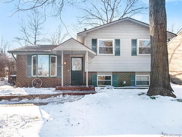 front view picture of 710 Rochester Dr, Lake Orion, MI. 48362