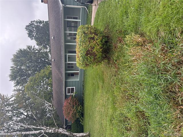 front view picture of 3176 E Fisher Road, Bay City, MI. 48706