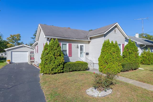 front view picture of 504 Sylvan Avenue, Buchanan, MI. 49107