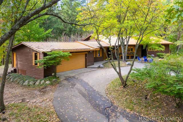 front view picture of 7380 Leonard Street Ne, Ada, MI. 49301