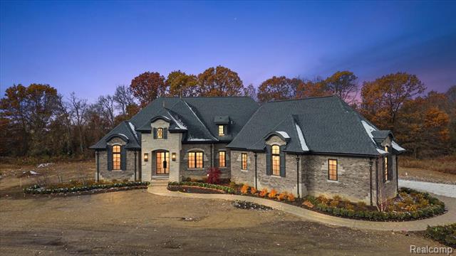 front view picture of 1597 Vista Drive, Oakland, MI. 48363